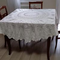 Tovaglia rotonda lavorata a mano
