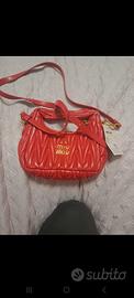 Borsa a mano o a traccola miu miu 
