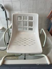 Sedia girevole per vasca