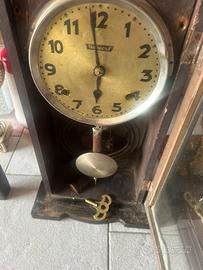 Orologio a pendol vecchio