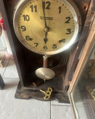 Orologio a pendol vecchio