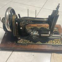 Macchina antica da cucire