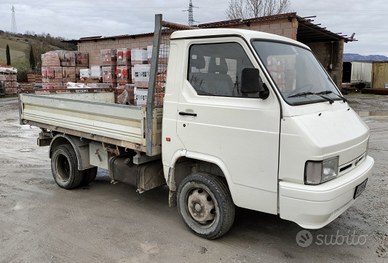 Nissan Trade 3.0 autocarro ribaltabile