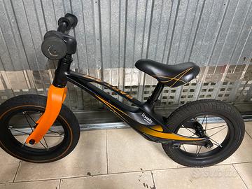 Balance bike in MAGNESIO