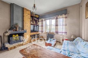 Casa indipendente di 345 m² con 5 locali a Campi B