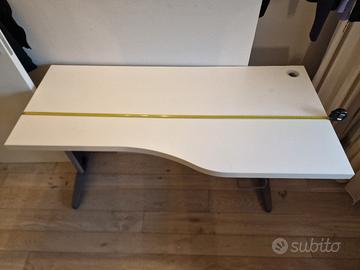 Scrivania da ufficio o cameretta