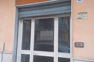 Locale commerciale 40 mq fronte strada