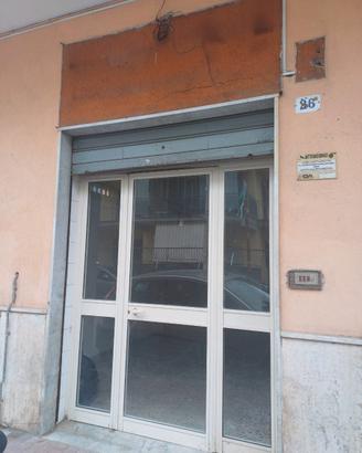 Locale commerciale 40 mq fronte strada