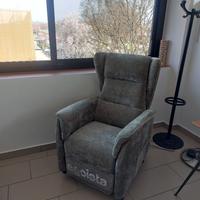Poltrona elettrica per anziani con 2 motori