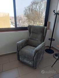 Poltrona elettrica per anziani con 2 motori