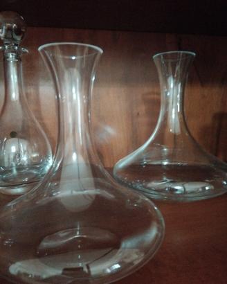 Decanter in vetro e bottiglia per acqua 