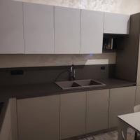 Cucina completa di elettrodomestici