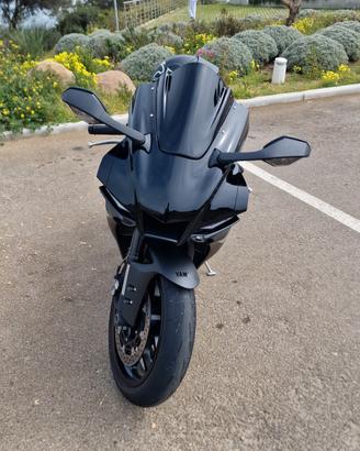Yamaha R1 2024