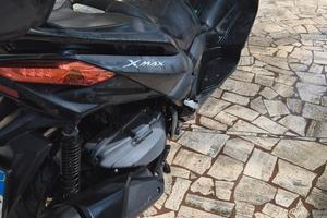 Moto xmax 400