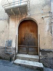 Antico palazzotto da ristrutturare