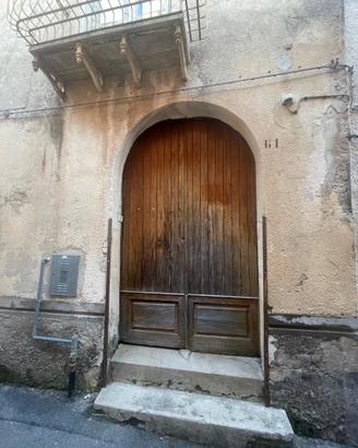 Antico palazzotto da ristrutturare