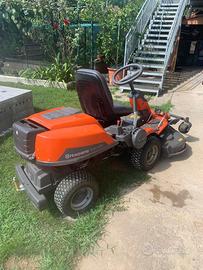 Trattorino tagliaerba Husqvarna R15T AWD