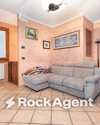 Casa indipendente di 185 m² con più di 5 locali a 