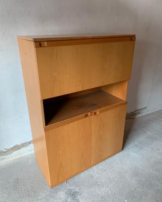 Armadio in legno chiaro misura 138x96x43 cm