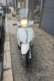 Piaggio Beverly 350