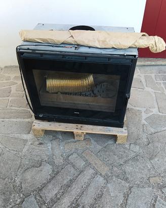 Caminetto a legna ad inserto
