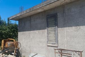 Terreno con deposito 