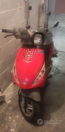 Scooter Zip Piaggio anno 2001 e parabrezza km 8388
