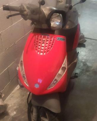 Scooter Zip Piaggio anno 2001 e parabrezza km 8388