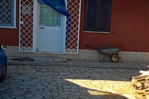 Casa indipendente con giardino