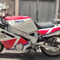 YAMAHA FZR600 anno 1990