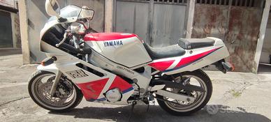 YAMAHA FZR600 anno 1990