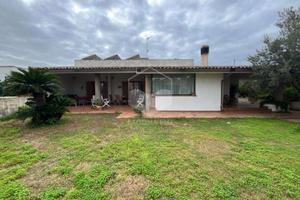 Villa con piscina e dependance