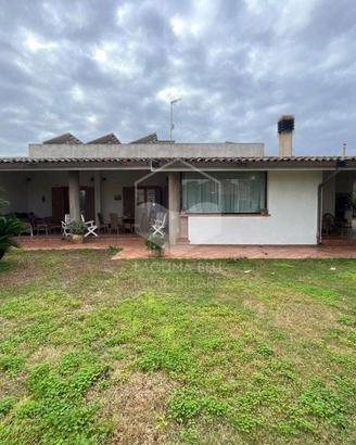 Villa con piscina e dependance