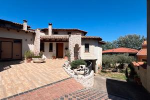 Guspini- Splendida Villa libera su quattro lati