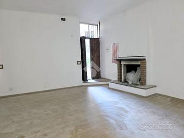 3 LOCALI A MONTOPOLI DI SABINA