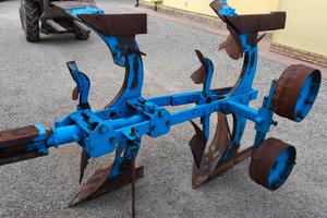 Aratro bivomero per trattore da 60 cv