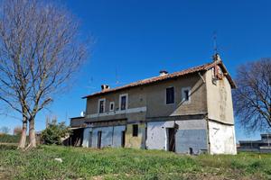 Cascinello da ristrutturare con giardino di 400 mq