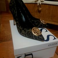 Décolleté motivo animalier Guess