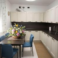 Ampia villetta a schiera su tre livelli