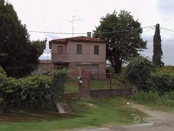 Villa di 241 m² con più di 5 locali e box auto a R
