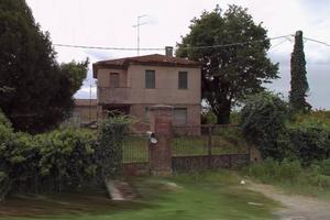 Villa di 241 m² con più di 5 locali e box auto a R