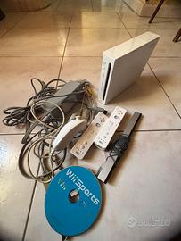 Nintendo Wii console 2 controlle e wii sports