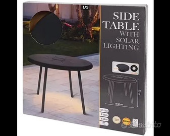 Tavolino con illuminazione a energia solare