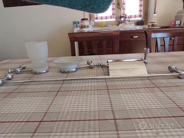 set da bagno in acciaio e vetro satinato opaco