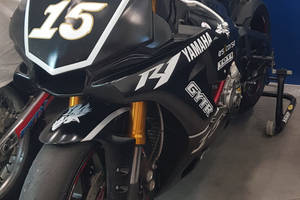 Yamaha R1 Pronto Pista