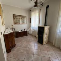 Casa indipendente ad Arre, con scoperto privato