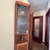 2 Vetrinette angolari in legno con vetro – ottime