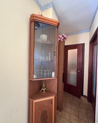 2 Vetrinette angolari in legno con vetro – ottime