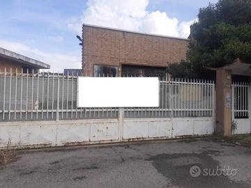 Immobile in asta di 900 m² a Moncalieri