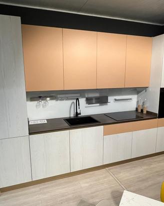 CUCINA LINEARE IN LAMINATO ROVERE SBIANCATO+CIPRIA